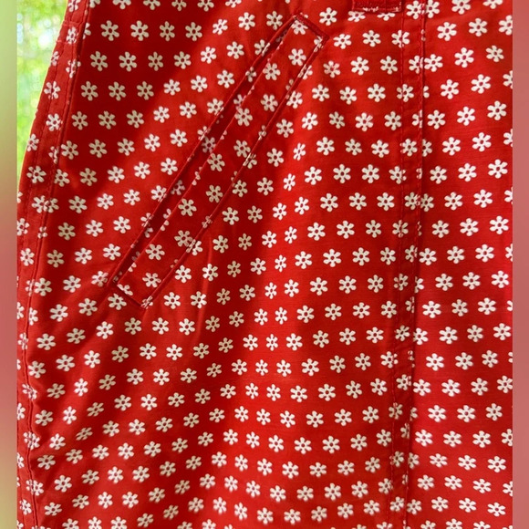 Lands End 12 Dark Orange & White floral Skorts. Front slant pockets, hip pocket - Picture 3 of 13